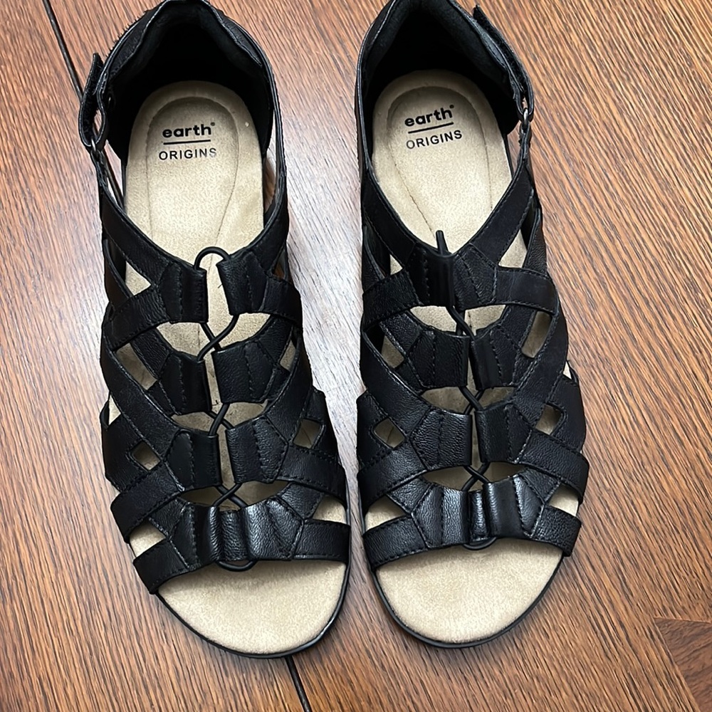 Sz 10m black sandal by earth origin